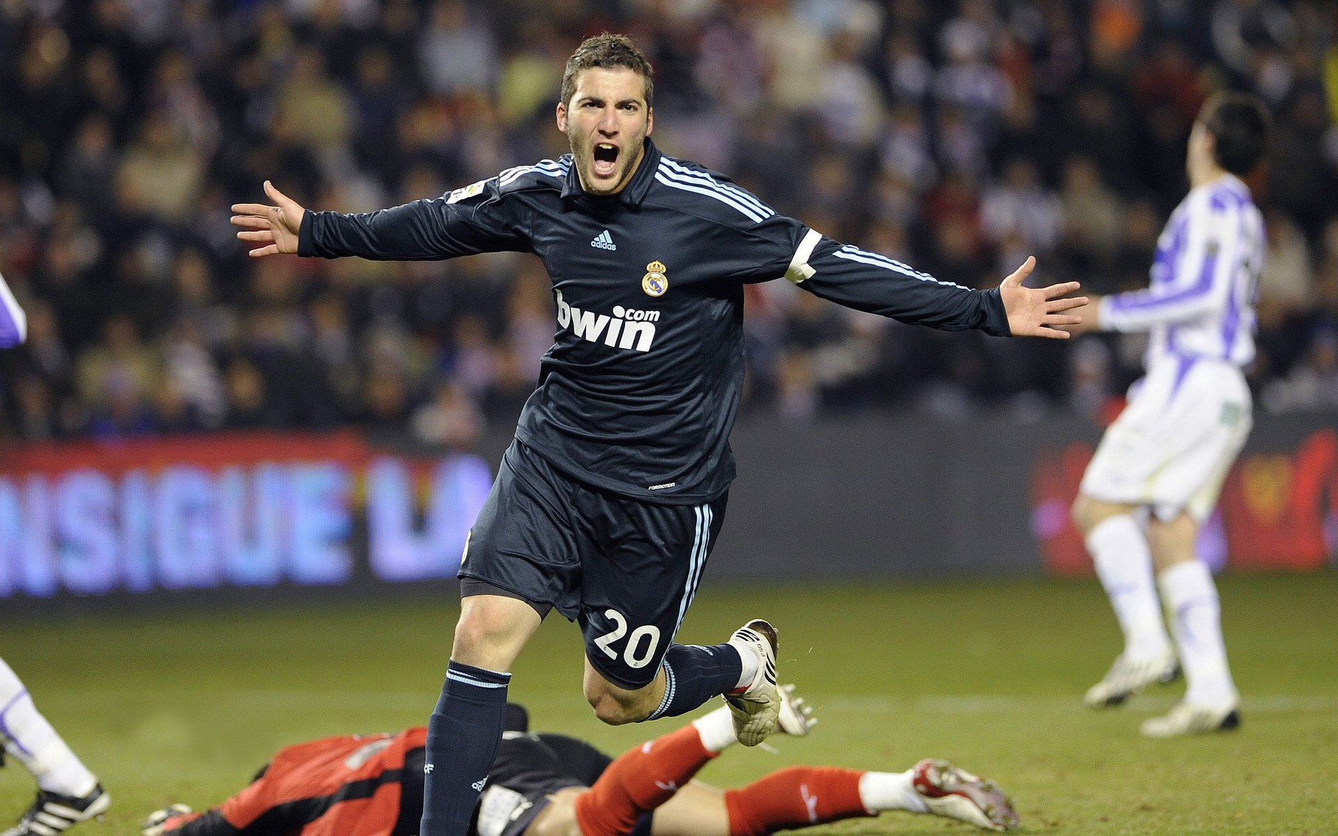 开云体育中心-波尔图狂飙五连胜领跑，国米深陷泥潭主帅命悬一线，波尔图五连胜强势领跑，国米深陷危机主帅命悬一线